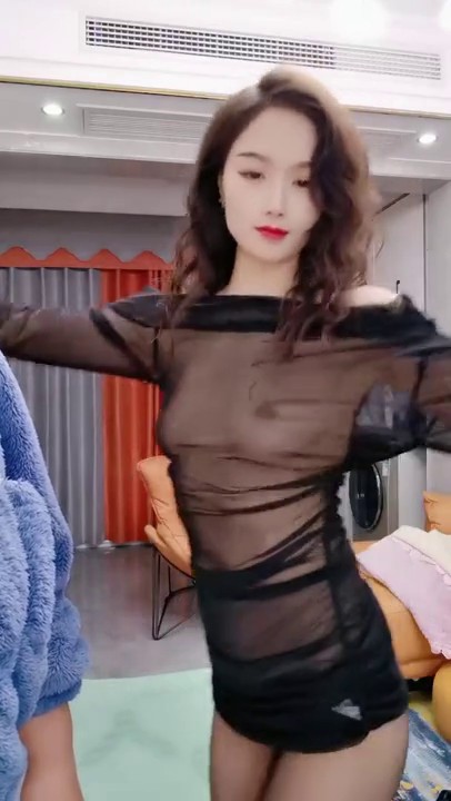 9分颜值尤物女神！细腰美臀超性感！假屌抽插粉穴，叫起来非常骚