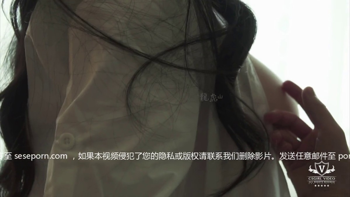 纯涩劲爆网红超诱惑视频写真摄影师王涛VIP专场刘钰儿脱下性感红肚兜