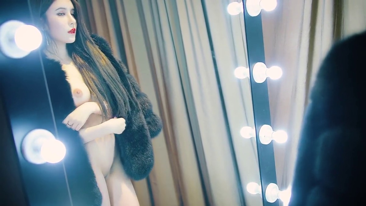 网红蛇精女李蒽熙整容后惊艳示人简直美的不要不要的