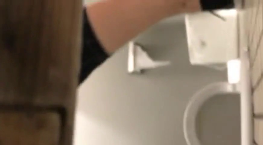 日本校园几十位学生妹蹲厕背杀