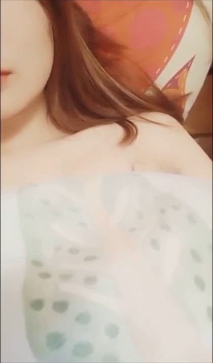 气质文艺范的性感美女为了帮助男友拉粉丝,不惜在宾馆和他直播啪啪发福利,肤白貌美,逼逼水嫩嫩的,可惜了.国语!