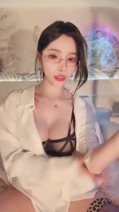 维纳斯女神，极品名媛，漂亮御姐【若汐】第二弹，自慰高潮喷水，脸穴同框，销魂呻吟，满满撸点