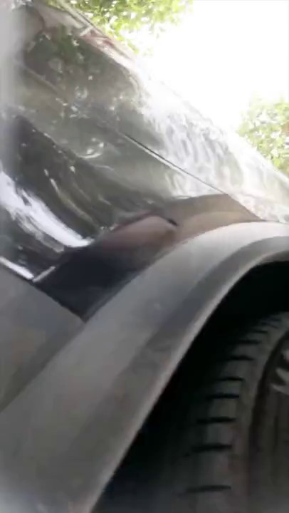 牛B大神路边小店抄底大长腿少妇 竟然没穿内裤镜头都差点贴到她的B上去了