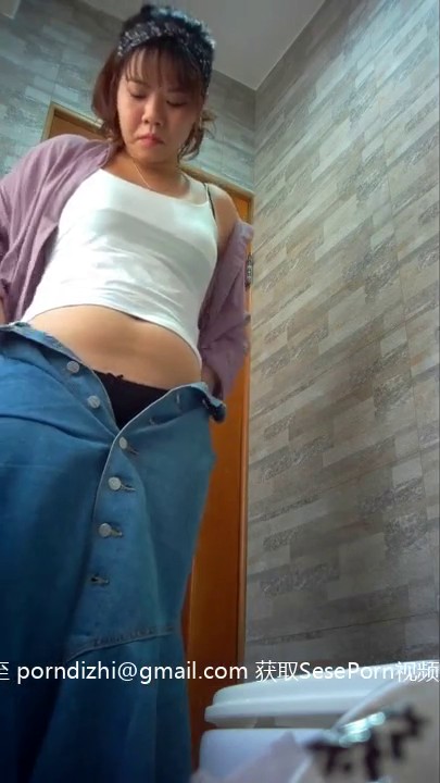公厕偸拍各种高质量气质小姐姐方便
