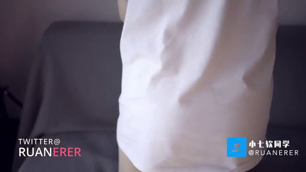 被猥琐房东盯上的清纯学生妹“小七软”同学无奈以小嫩B来抵半个月的房租.