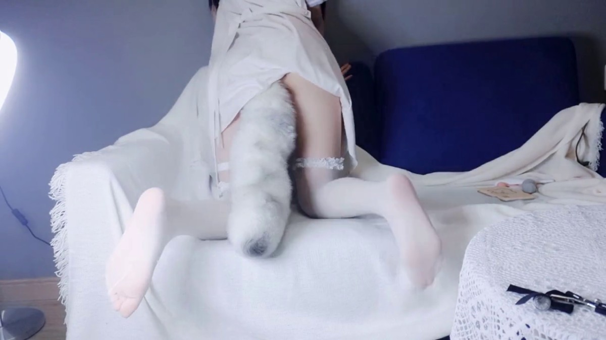狐狸尾巴少女心，小可爱小屁股里长出狐狸尾巴，清纯少女诱惑性感私拍，很乖巧可爱的外表下超反差.