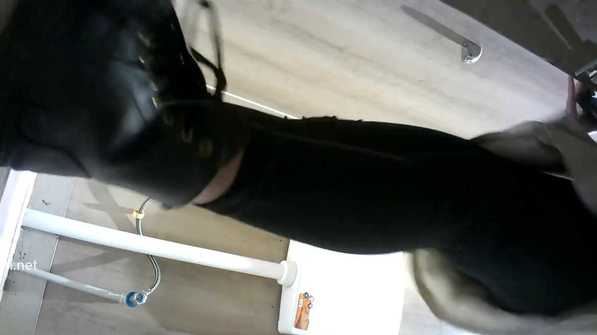 高质量高画质女厕偷拍多女 ，百里挑一 ，小美女来大姨妈了 ，各种户型清晰可见 ，美女太急脱下裤子喷射，很是刺激