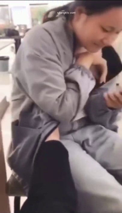 网红女神V姐透明白衬衫肉丝跳蛋自慰欲望难耐匪帽排骨哥沙发上帮忙解渴爆干这体格快被吸成人干了720P高清