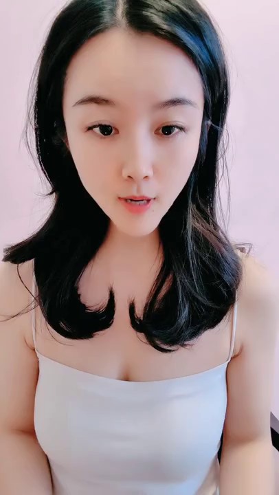 风情小少妇露脸跟狼友互动撩骚，洗澡诱惑狼友好骚啊，揉奶玩逼道具摩擦阴蒂浪叫呻吟不止，听狼友指挥好刺激