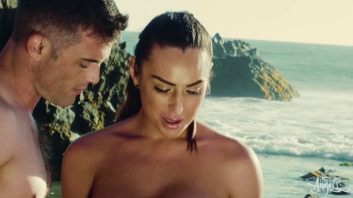 英气女武神互插超性奋作品《神奇女侠精装成人版》字幕佳作 女的颜值不错气质和电影很像啪啪感觉很刺激