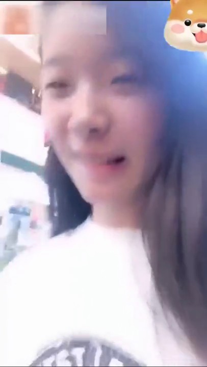 【真实露出自慰】反差少女塞遥控跳蛋骑车逛商场，换衣间试内衣，跳蛋狂震流白浆，太刺激了！