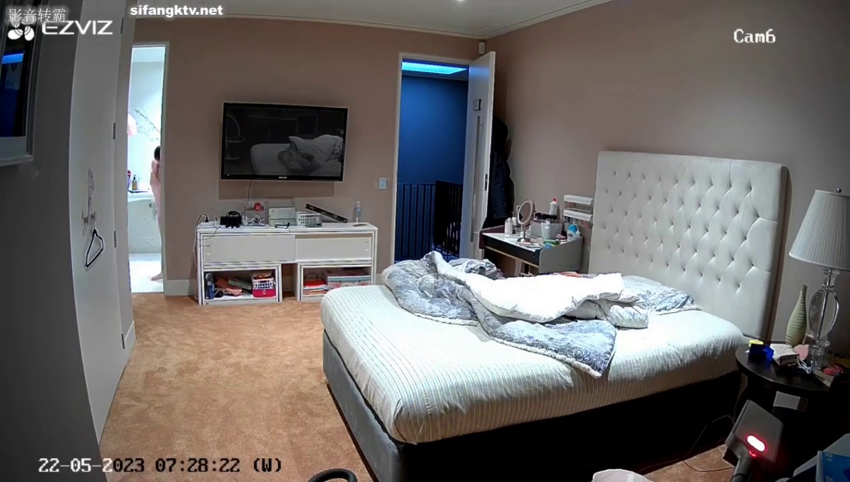 91粉粉之学生装黑丝,短发女神展示超好的口活，女上位叫声可撸