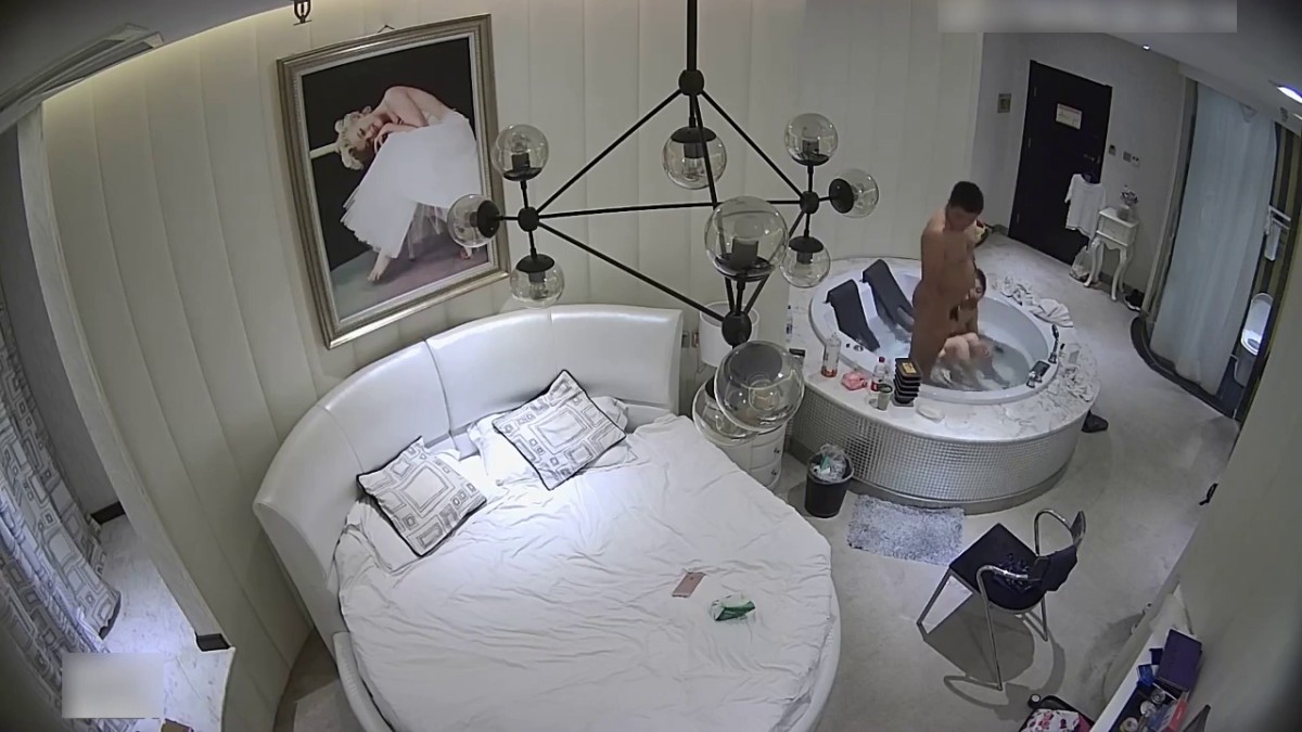 精致酒店性福小胖啪啪高颜值身材苗条小美女放着小曲鸳鸯浴主动在浴缸里开干回床上继续美女很骚女上位疯狂女操男