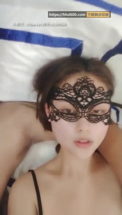 生活中的乖乖女神，穿上性感连体黑丝，骚气逼人 优乐美