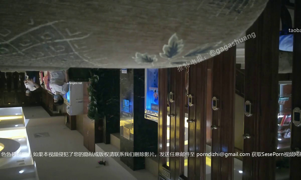 廁拍大神潛入健身會所女廁多角度偷拍各種翹臀健身美女尿尿