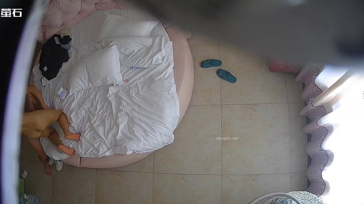 《萤石云破解》小伙带着模特身材的女友各种姿势啪啪不停的干 精力是真好