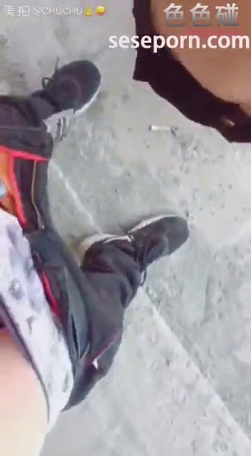 【重磅福利】性感漂亮的售楼小姐带客户看房子时因为价钱太高不想买,又为了冲业绩答应当场满足他一次!国语!