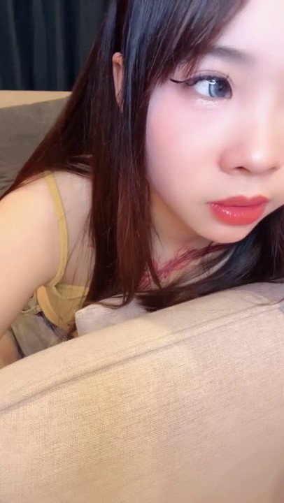 -咩羊羊 肤白貌美精致脸 脚链皮鞭爱调教 扣逼特写被内射