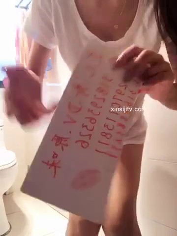 重口网红嫩妹艾儿.秀.DV.原味制作灰丝翘臀闺床上站着各种方式拉粑粑有粗有细再用粑粑拌方便面对白刺激完整时长