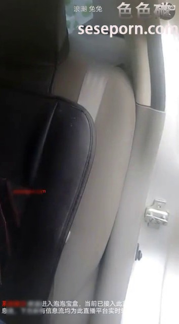 清纯可爱苗条小美女和精瘦哥野外车震直播 真厚道操完还给大家看妹子逼逼特写