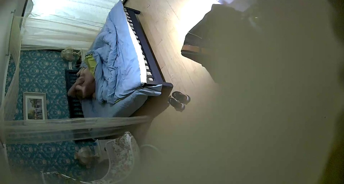 高质量情侣开房偷拍，身材高挑的长腿女朋友，白皙的大长腿，一副很累的样子 男友深插进入身体 叫床急促，足足干了一小时