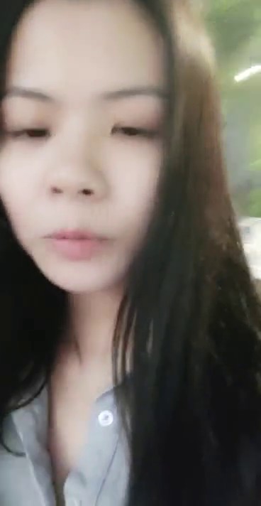 专搞户外的姐姐来到肯德基店不走了，去里面卫生间玩一下，高跟大长腿厕所内全裸自慰特写，道具插入，呻吟好骚