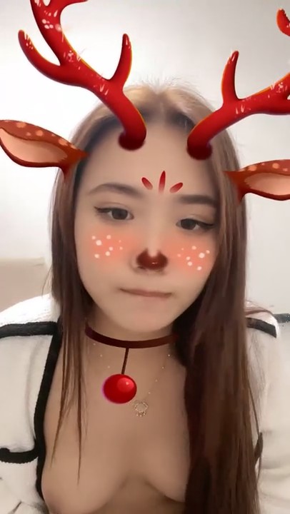 高颜值小姐姐！撩起内衣看奶子！脱光光扭来扭去，翘起屁股肥骚穴，近距离掰开特写