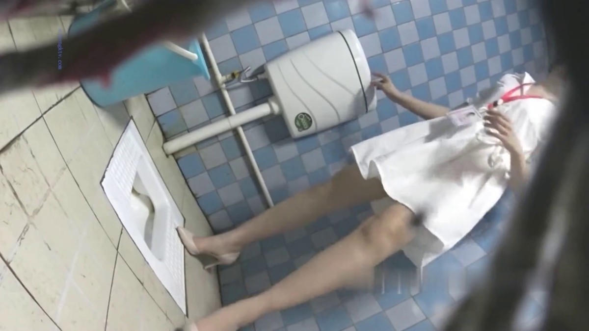 私房etz厕拍大神精选 WC全景厕拍制服诱惑美女与拉稀的小姐姐