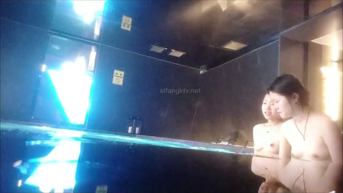 贵在真实，温泉洗浴渣女曝光女士区内部春色，专挑极品妹子拍，前凸后翘高颜小姐姐真不错，看硬了