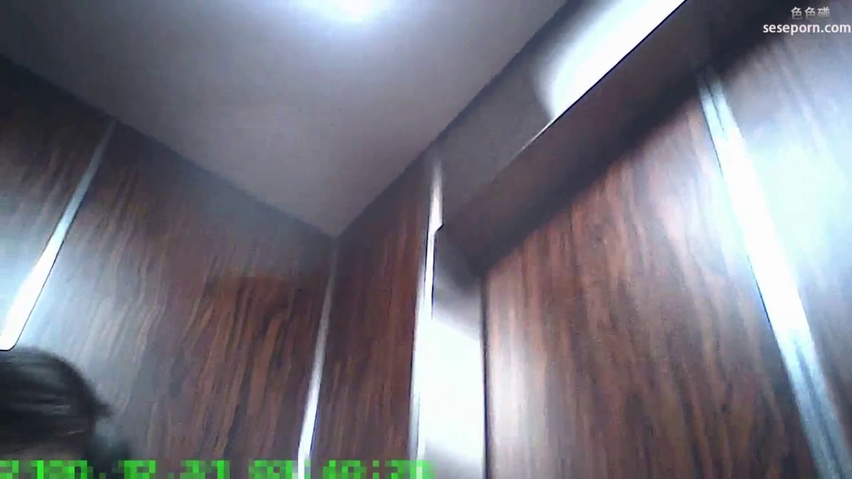 某酒店女服务员偷拍多名大奶住客洗澡视频曝光