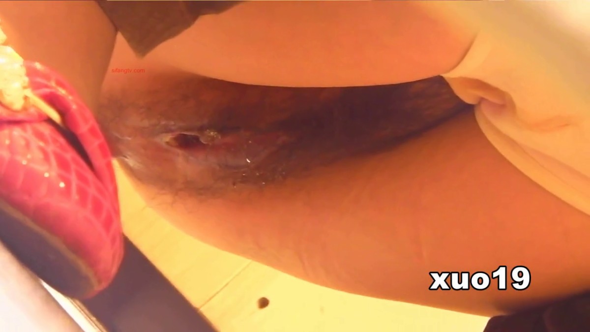 商场女厕洞中偷窥多位年轻的美少妇