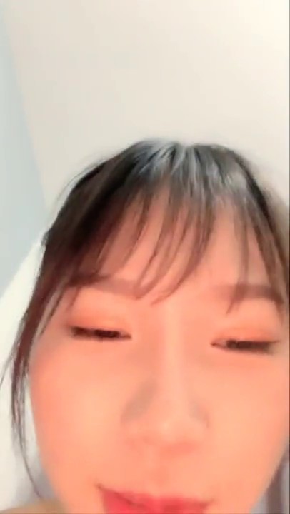 颜值不错嫩妹子情趣装黑丝诱惑 厕所尿尿近距离特写逼逼还挺粉嫩非常诱人 很是诱惑喜欢不要错过