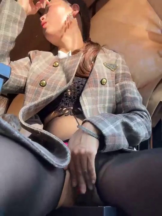 流鼻血推荐学院私拍香港G奶影视模特李宓儿性感透视丝袜酒店私拍诱惑