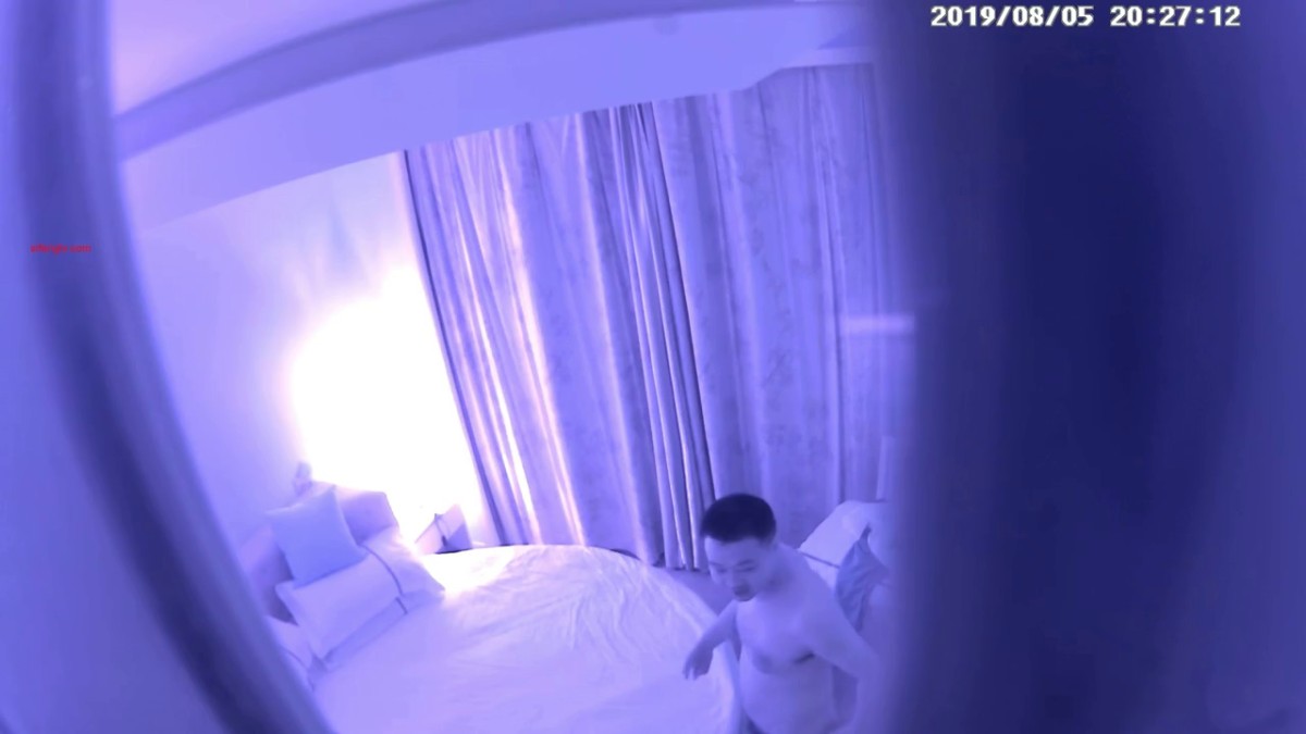 贵宾房服务妹纸确实不错 一条龙服务全套一点不含糊 能索拉能裹 主动骑乘弄射了还给JJ按摩 高清1080P完整版