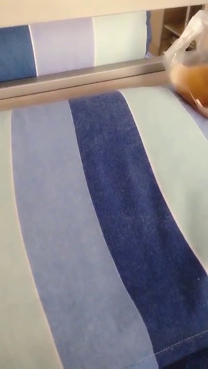 【福利大秀】天然巨乳K罩杯二次元美少女，有说有笑的宿舍，少女吃奶打奶子还玩弄粉嫩的穴，室友都笑了!