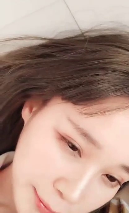 长相清纯短发萌妹子KIKI浴室跳蛋震动高潮大量喷水 一直呻吟娇喘很是诱惑喜欢不要错过