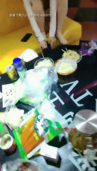 最新全网最强劲淫乱主播『香色儿』KTV包房多人群P混战 一群疯狂90后群P乱操 轮操众骚妞 场面十分淫乱