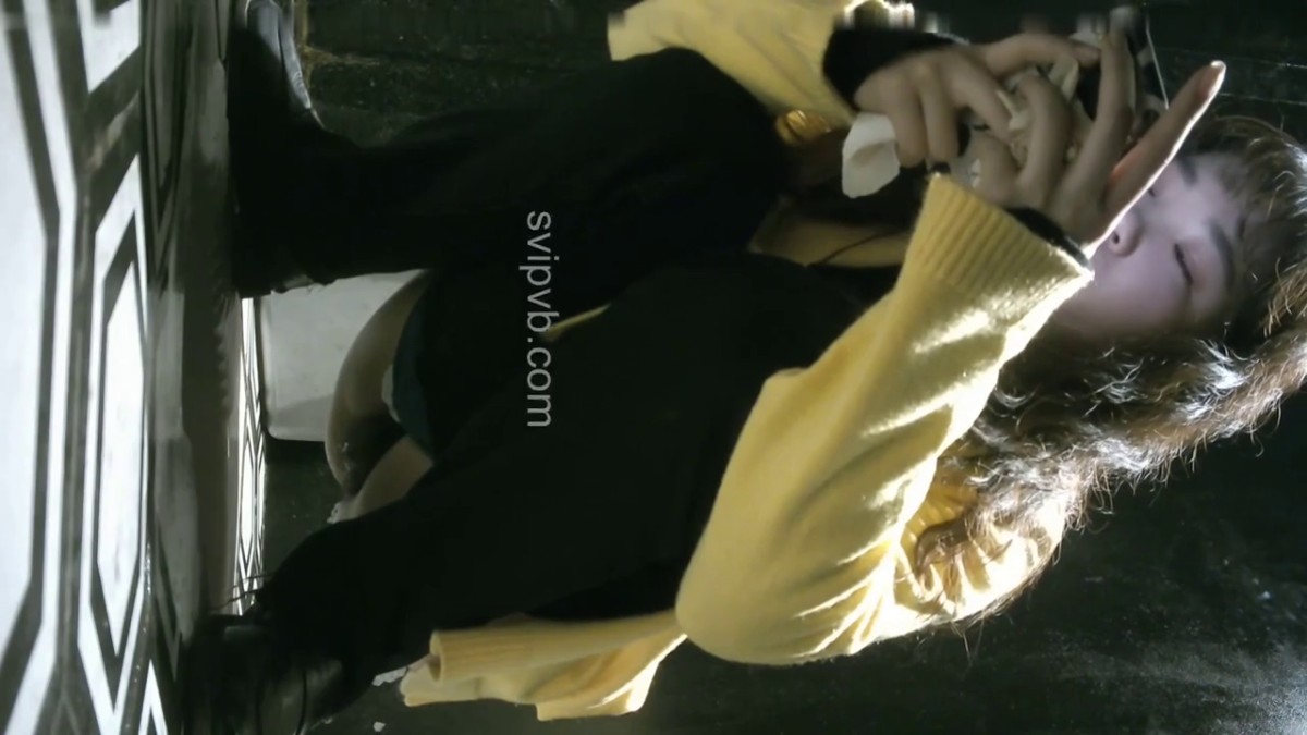 二月新流出夜总会KTV女厕偷拍几个小姐尿尿破洞牛仔裤少妇逼逼喷出小水柱