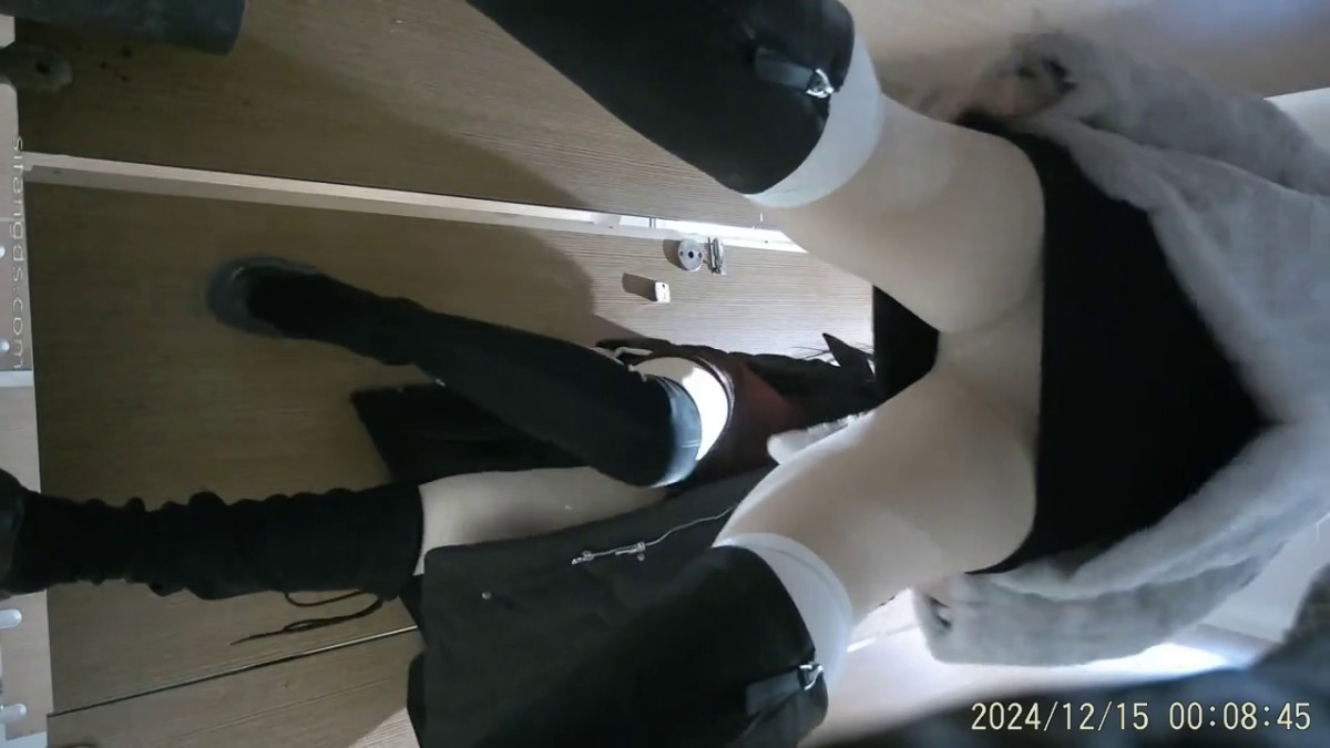 KTV女厕全景偷拍几位高颜值小姐姐嘘嘘 各种美鲍鱼