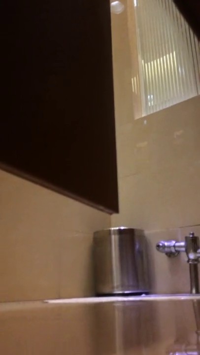 美女云集 厕拍大神潜入写字楼偷拍OL嘘嘘 青涩小妞竟穿着旱冰鞋嘘嘘 高清720P原版无水印