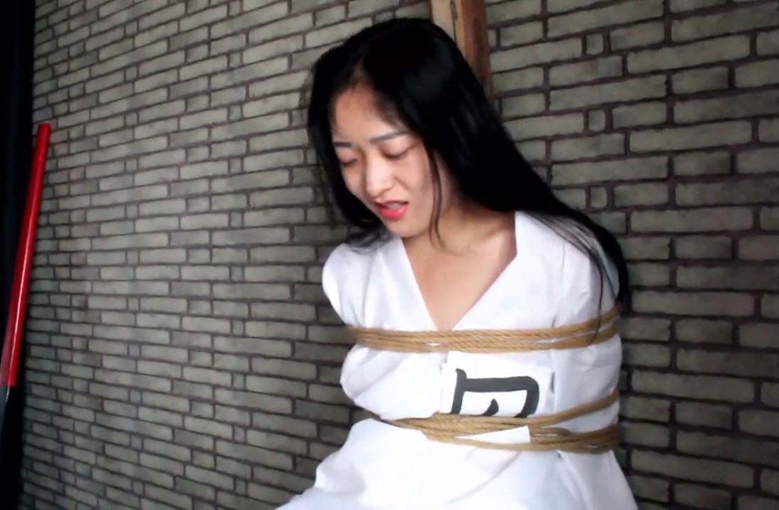 〖稀有资源〗国产原创首部古装自拍SM新作《沉冤难雪》美女冤枉入狱性罚 被看守虐操 高清1080P原版收藏