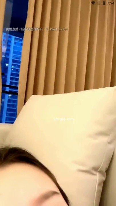 纯妹子颜值太高了，甜美的像吃了蜜似的，还会一项特殊的技能，会呼吸的粉逼，还很紧，人气超旺 一万多人围观TV