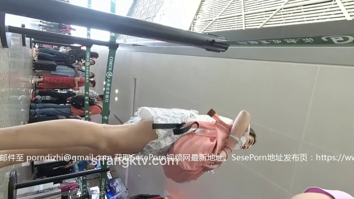 某站VIP资源CD大神游走机场地铁商场专挑漂亮有气质穿裙子美女下手各种蕾丝T裤超性感3