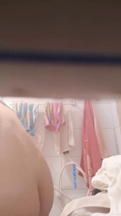 私房站大神埼玉老师十二月最新出品 【爆乳X表妹】沉浸式浴室偷拍第三弹