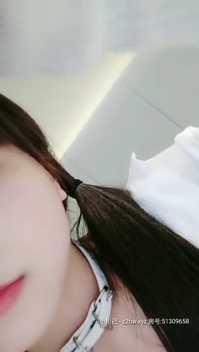 少女萝莉 奈奈和仔仔 ，福利姬，鲜奶鲜穴，可可甜甜，线下可约双飞，美美哒赤裸 自慰诱惑！