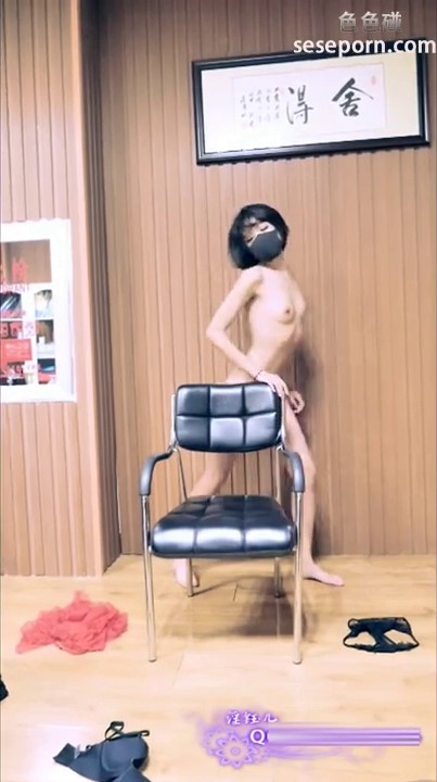 最新购买抖音红人舍得妹淫钰儿演绎三首舞曲，其中神曲爸爸咋了夸张的表演让人当场笑喷