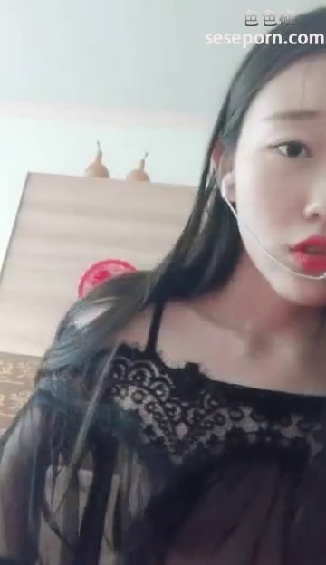 长相很纯的漂亮妹子直播 好像刚结婚 极品粉木耳一看性经历就少 她老公有福了