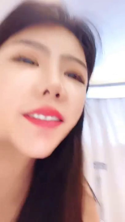 黑丝露脸颜值高的女神少妇全程露脸跟大哥激情啪啪，口交足交乳交好骚啊，激情上位无套后入，让大哥直接内射