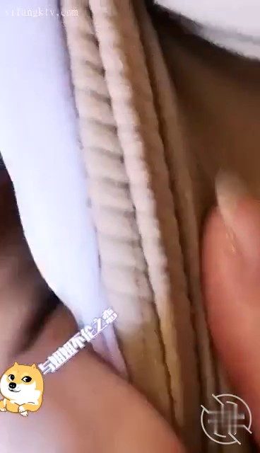 【乱伦史上封神力作 与亲姐姐的不伦之恋-后续1】漂亮姐姐完美露脸 和亲姐姐舌吻+69互舔+后入+内射 高清720P版 被亲弟弟内射，洗完澡接着69、后入，慢慢的姐姐想跟表姐抢弟弟精液吃