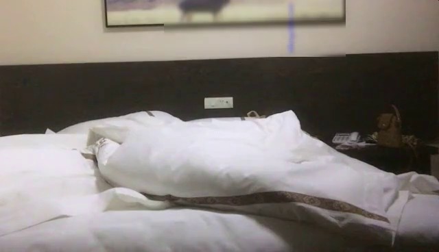 很久没冒泡的东莞四哥小旅馆找小姐偷拍30岁左右的短发鸡